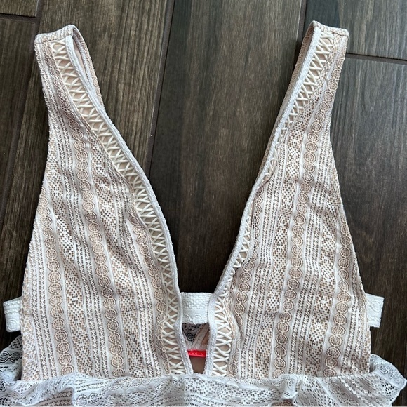 River Island Resort Peplum Plunge One Piece Swimsuit in White/Cream Sz 16 - Picture 7 of 10